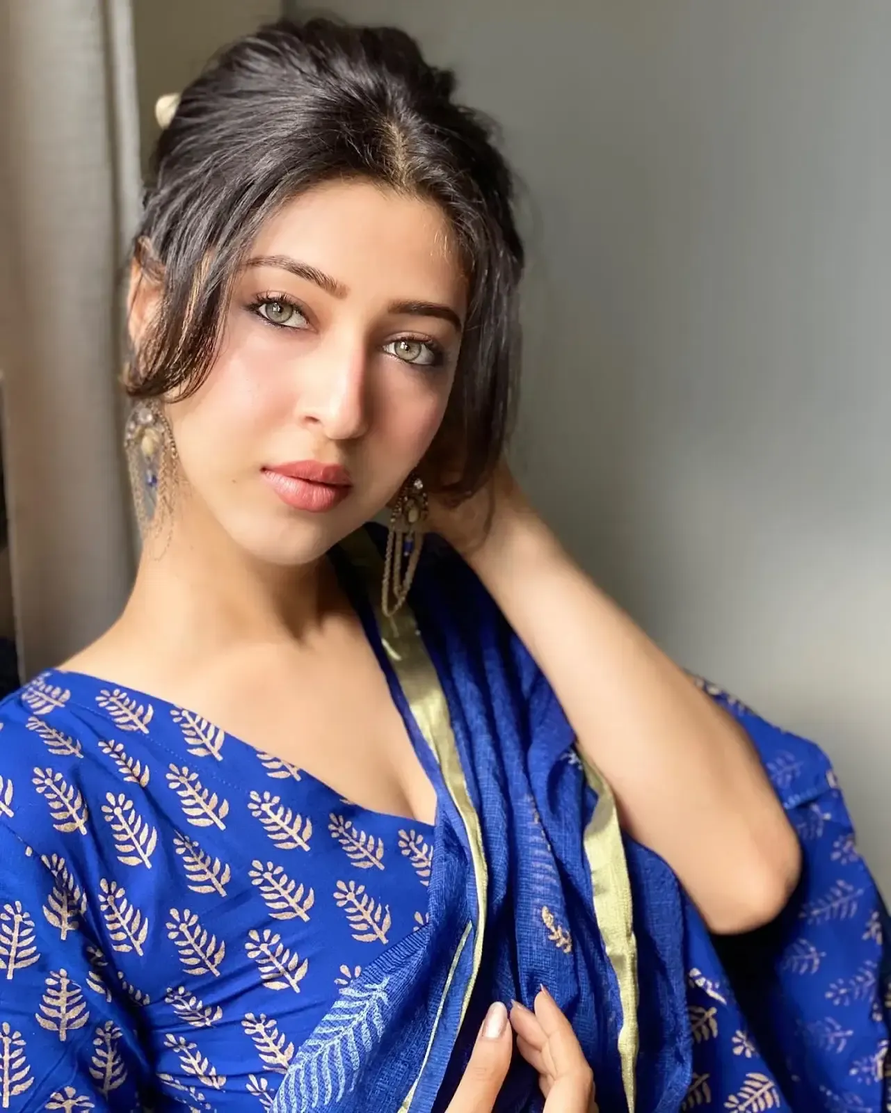 NORTH INDIAN ACTRESS SONARIKA BHADORIA STILLS IN TRADITIONAL BLUE DRESS